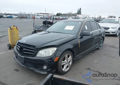 2010 Mercedes-Benz C 300 Luxury/Sport z USA, uszkodzony, nr VIN WDDGF5EB2AR086368